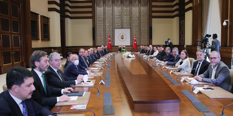 cumhurbaskani-erdogan-koronavirus-bilim-kurulu-uyelerini-kabul-etti.png